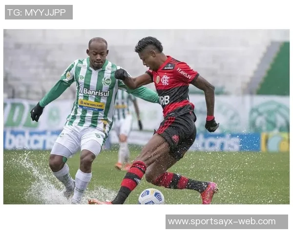 巴甲门将开球失误被对手偷袭瞬间引发全场哄笑