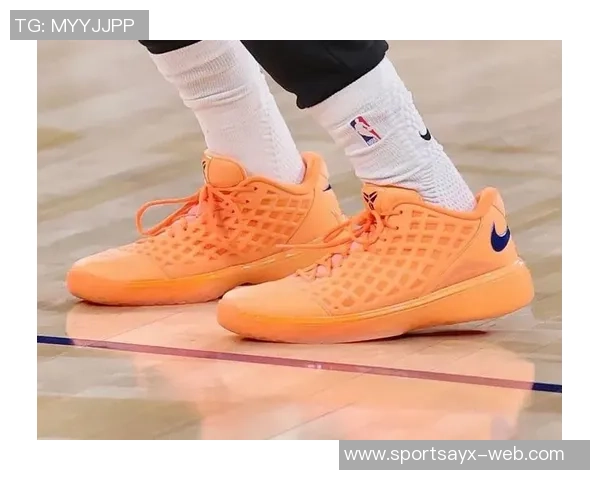 身材高挑的里斯身穿尼克斯配色大衣观战NBA绯闻男友小卡特为魔术出战